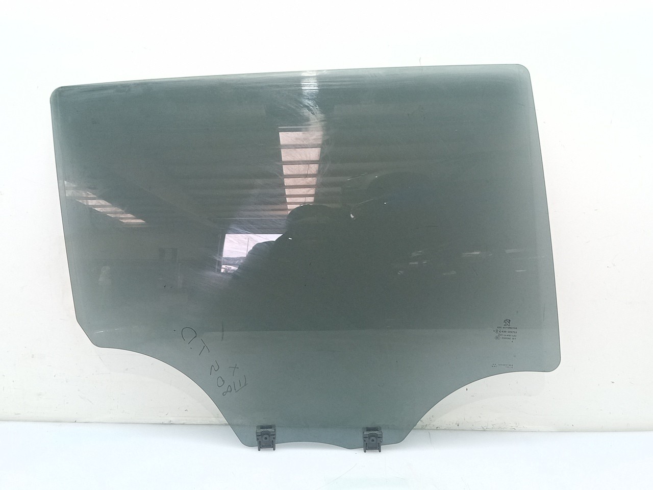 Right rear door glass