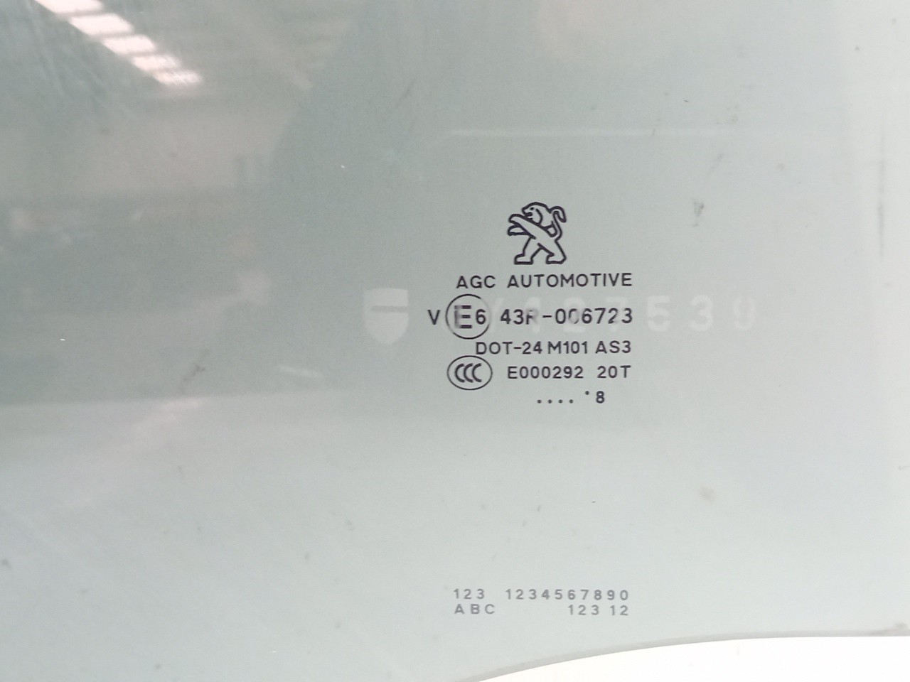 Right rear door glass PEUGEOT 2008 I (CU_) Imagem-1