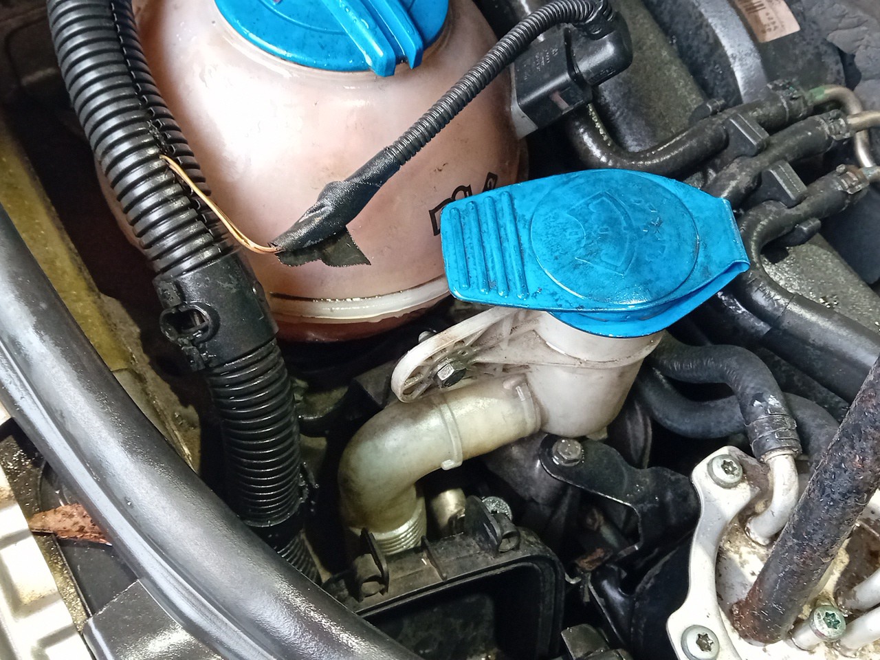 Windshield washer tank
