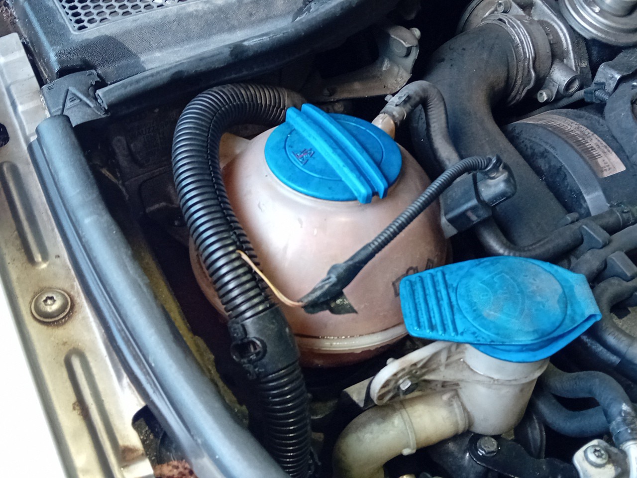 Coolant reservoir