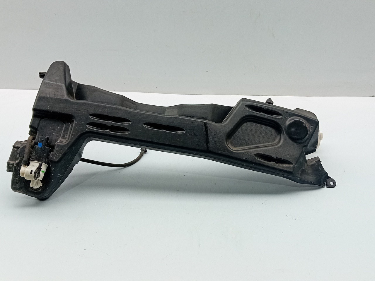 Windshield washer tank CITROËN C4 Grand Picasso II (DA_, DE_) Imagem-1