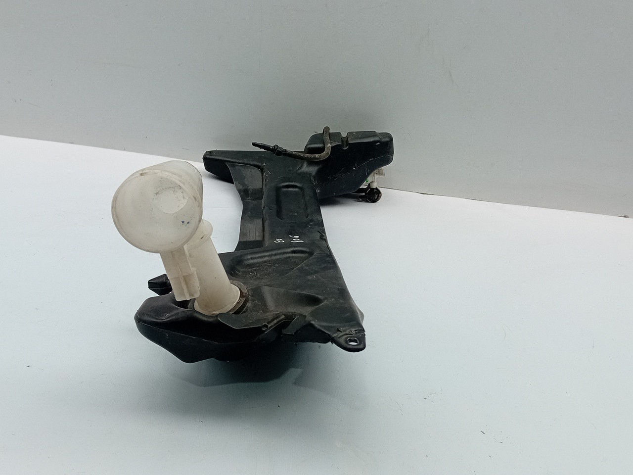 Windshield washer tank CITROËN C4 Grand Picasso II (DA_, DE_) Imagem-2