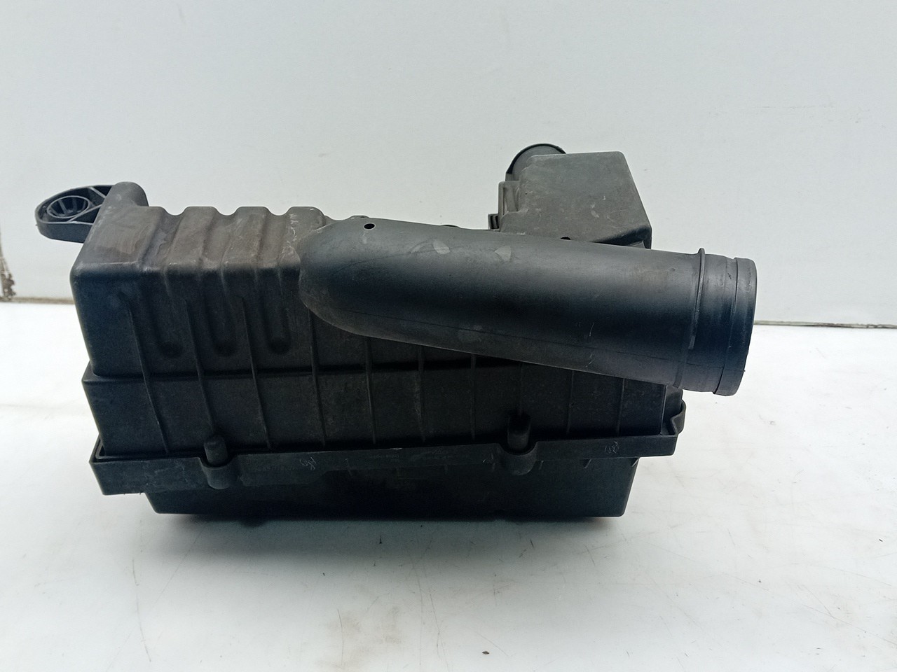 Air filter box AUDI A3 (8P1) Imagem-1