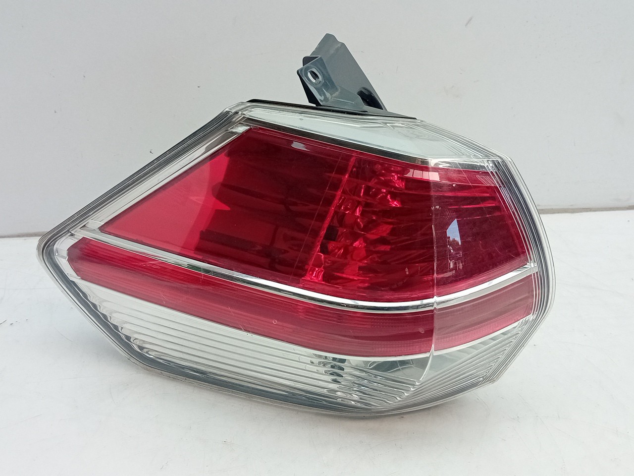 Left Tail light NISSAN X-Trail (T32) Imagem-1
