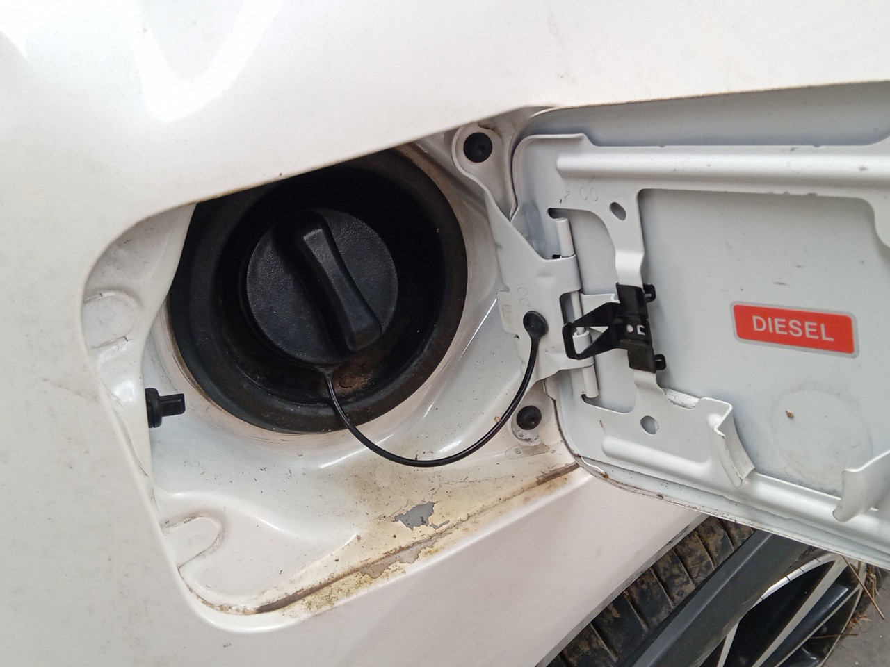 Bouchon/Volet De Trappe De Réservoir à Carburant  NISSAN X-Trail (T32) Imagem-1
