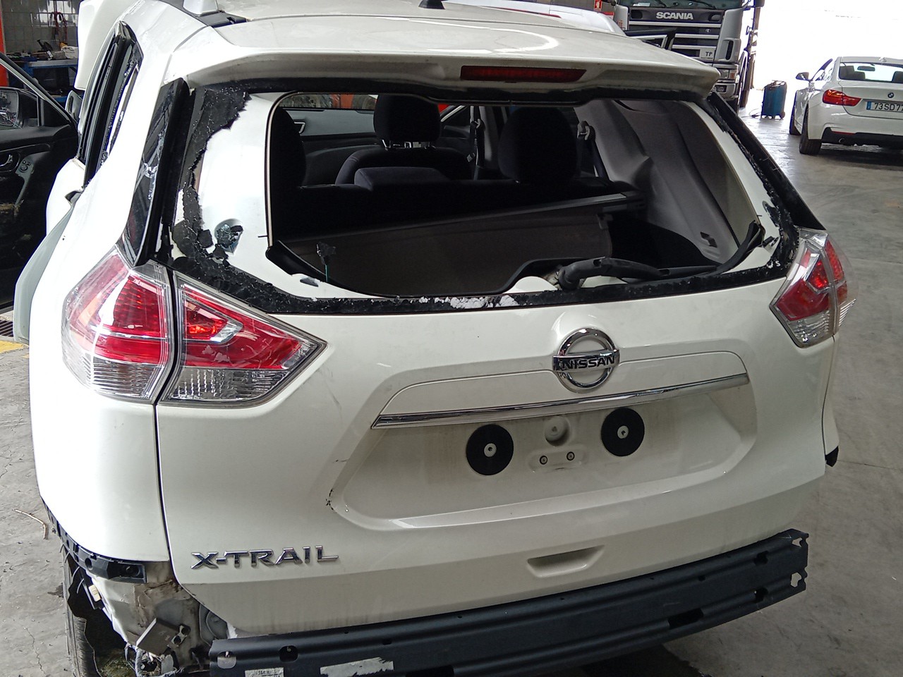 Portón trasero NISSAN X-Trail (T32) Imagem-1