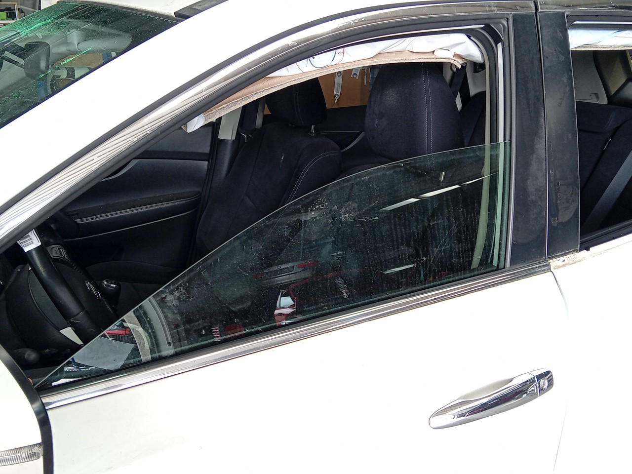 Left front door glass
