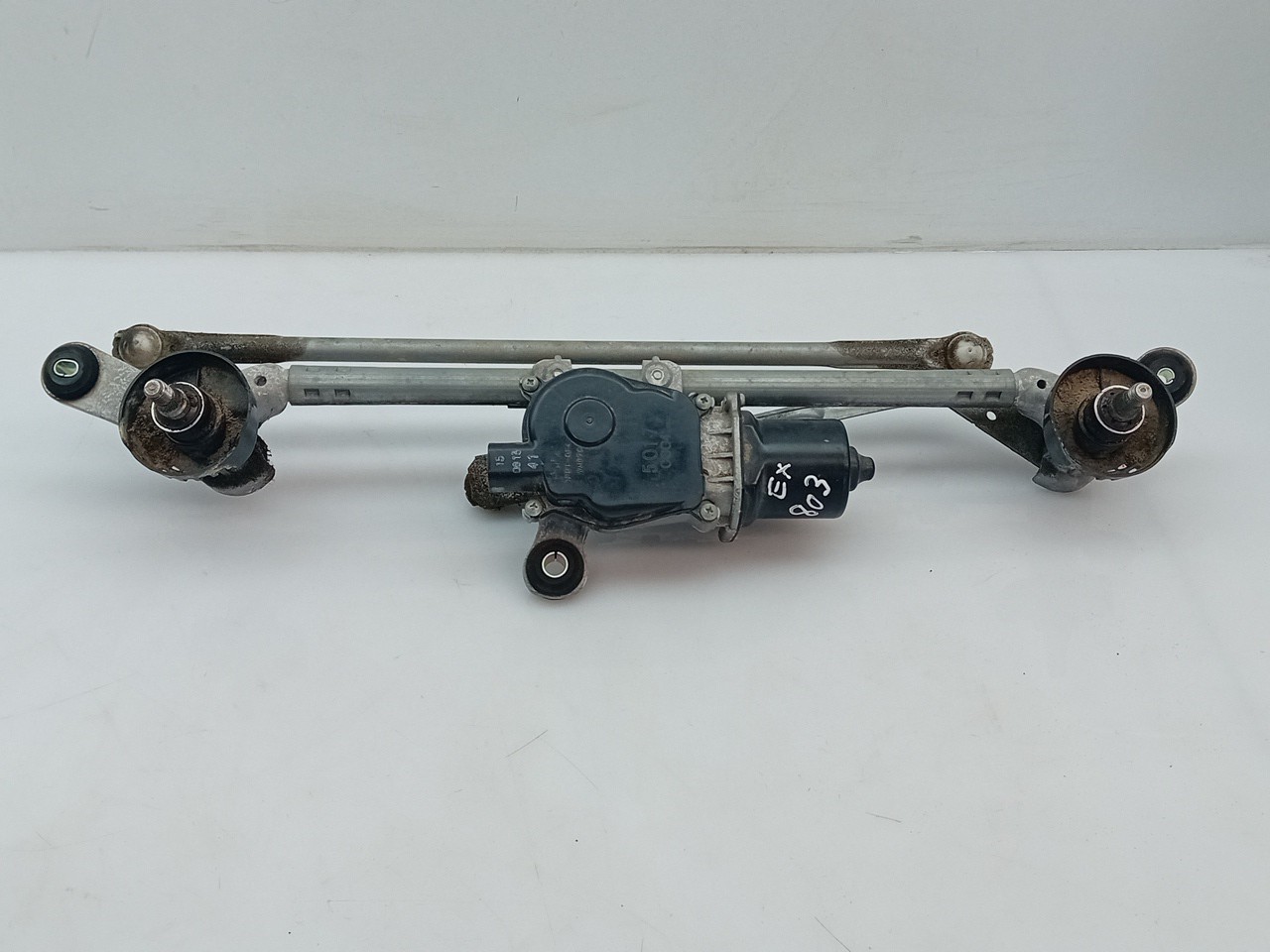Essuie-glace moteur avant