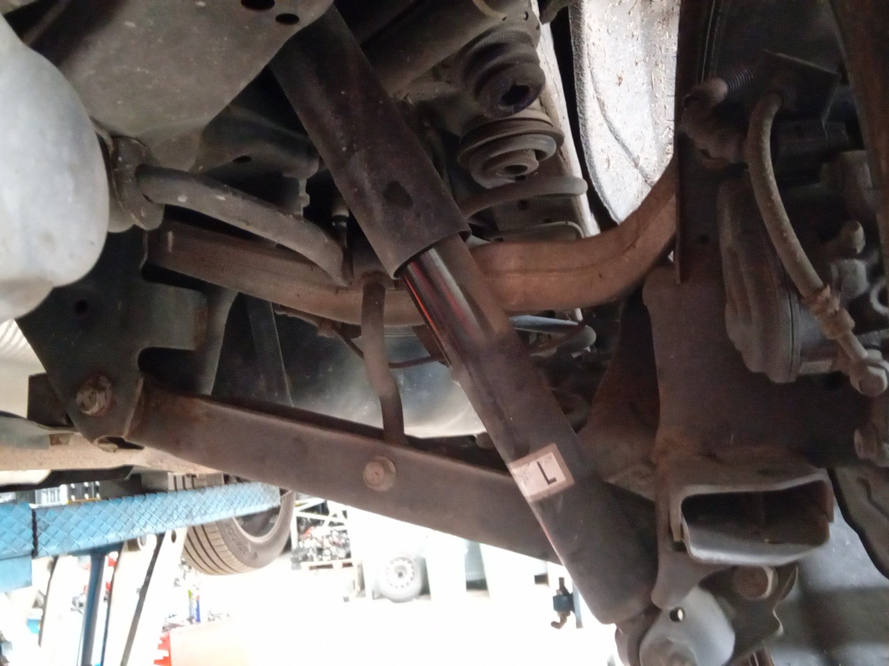 Amortiguador Trasero Derecho NISSAN X-Trail (T32) Imagem-0