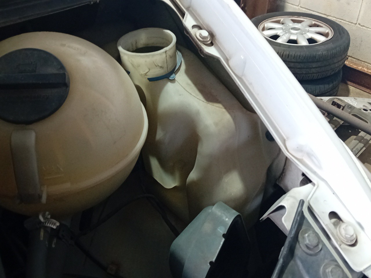 Depósito de agua limpiaparabrisas MERCEDES-BENZ Vito / Vito Combi (W639) Imagem-0