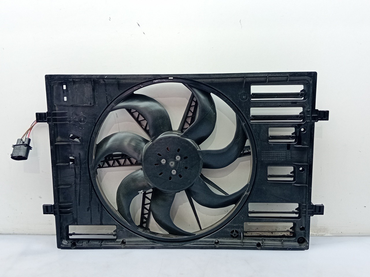Termoventilador VOLKSWAGEN Tiguan (AD1, AX1) Imagem-2