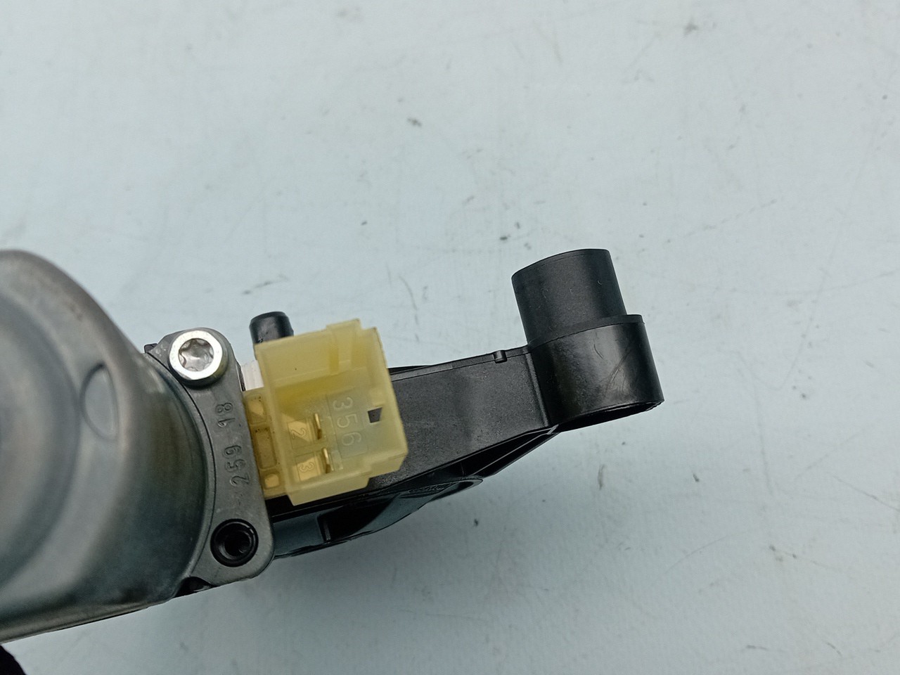 Motor Elevalunas Trasero Derecho VOLKSWAGEN Tiguan (AD1, AX1) Imagem-2