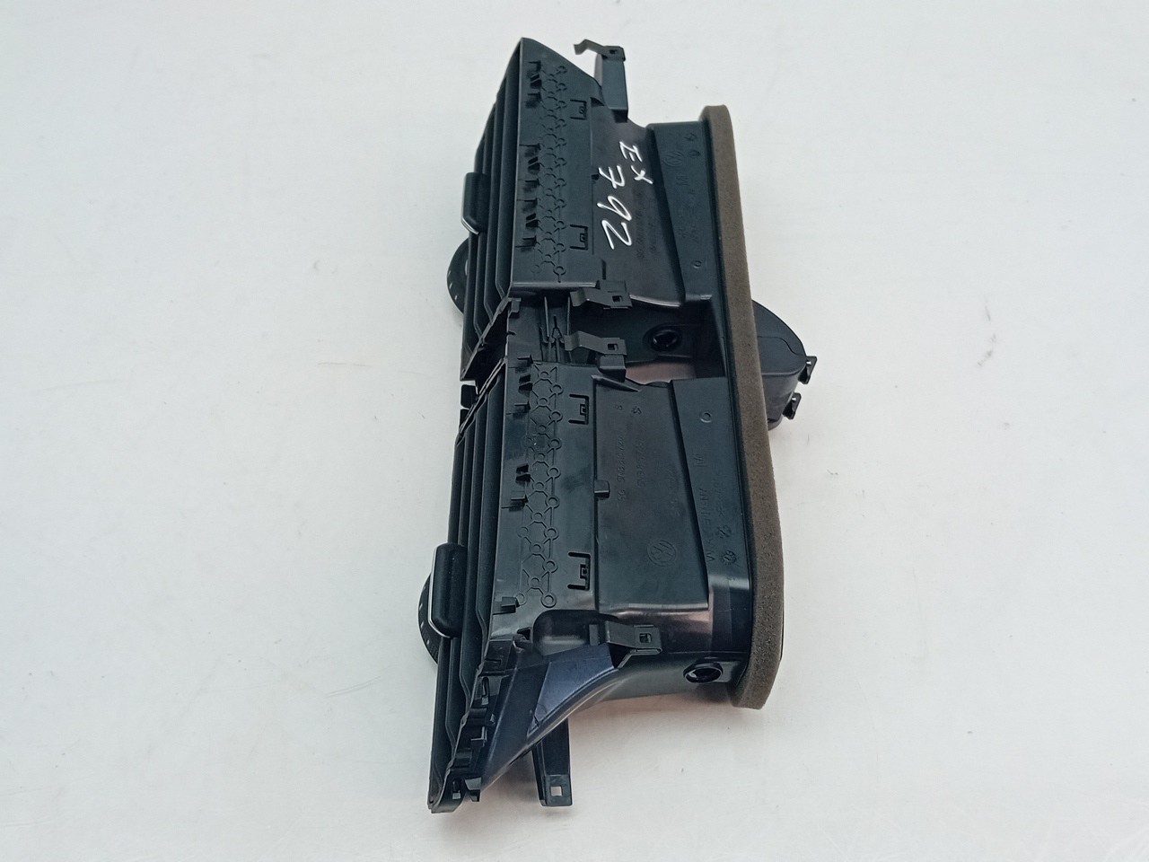 Difusor / salida de aire VOLKSWAGEN Tiguan (AD1, AX1) Imagem-1