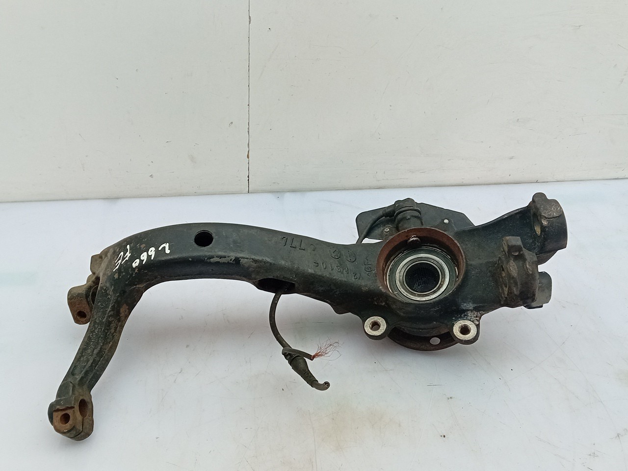 Left front steering knuckle AUDI A6 Avant (4B5, C5) Imagem-1