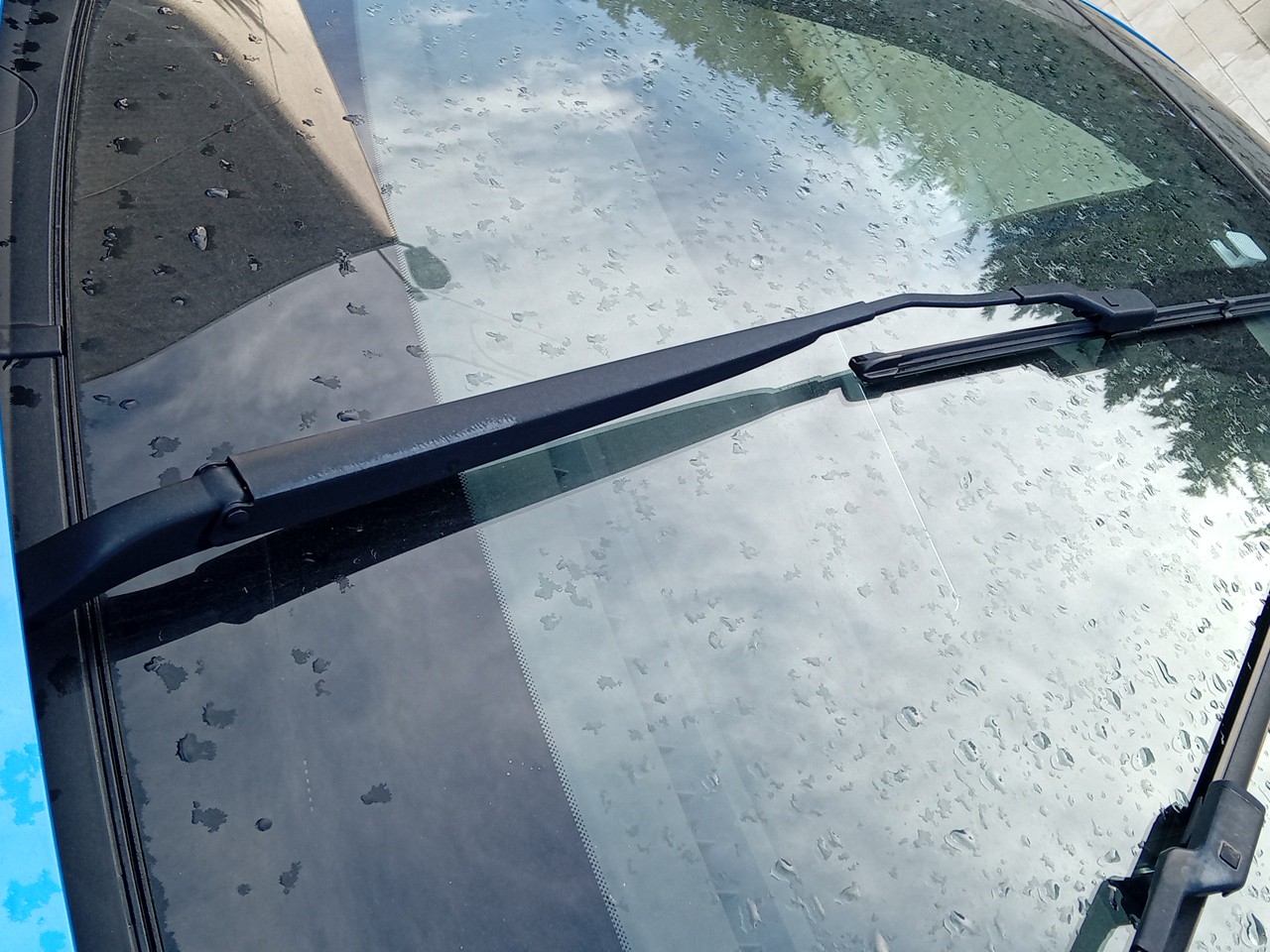 Windscreen wiper arm Right front