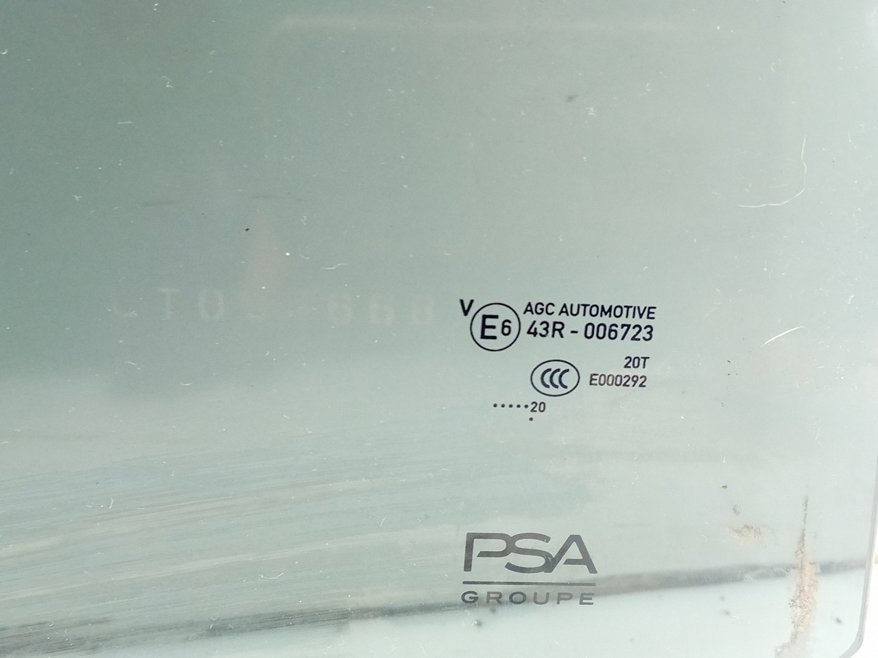 Vidro porta trás direito PEUGEOT 208 II Imagem-1
