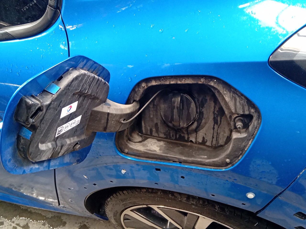 Tapa exterior combustible PEUGEOT 208 II Imagem-1