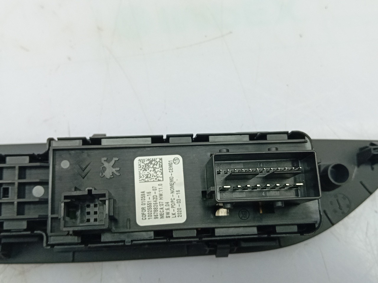Mando / interruptor elevalunas delantero izquierdo PEUGEOT 208 II Imagem-2