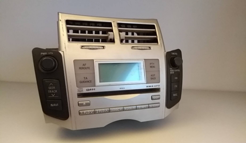 Radio / autorradio TOYOTA Yaris (_P9_) Imagem-1
