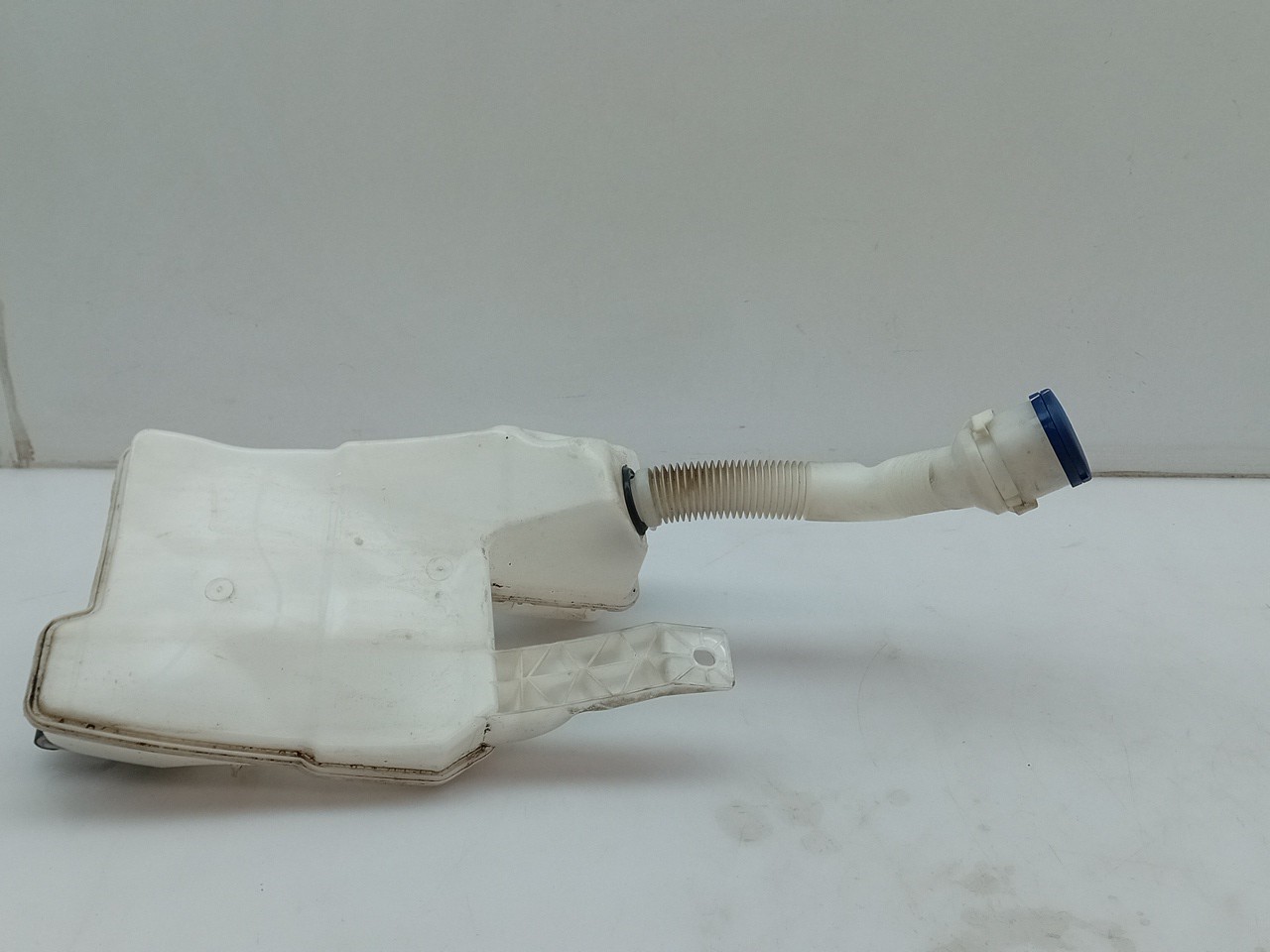 Windshield washer tank