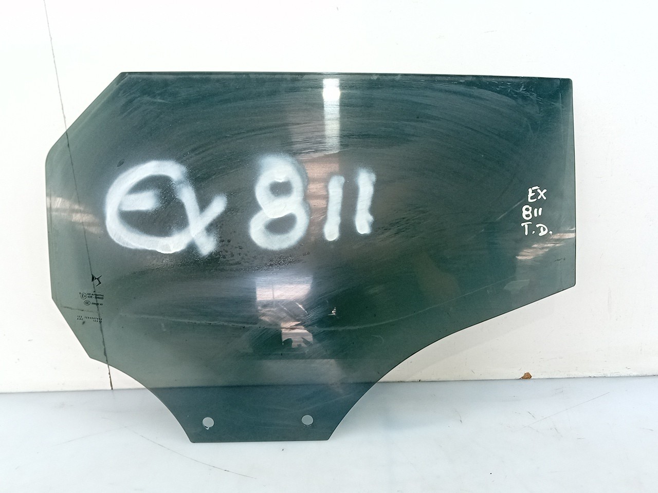 Right rear door glass