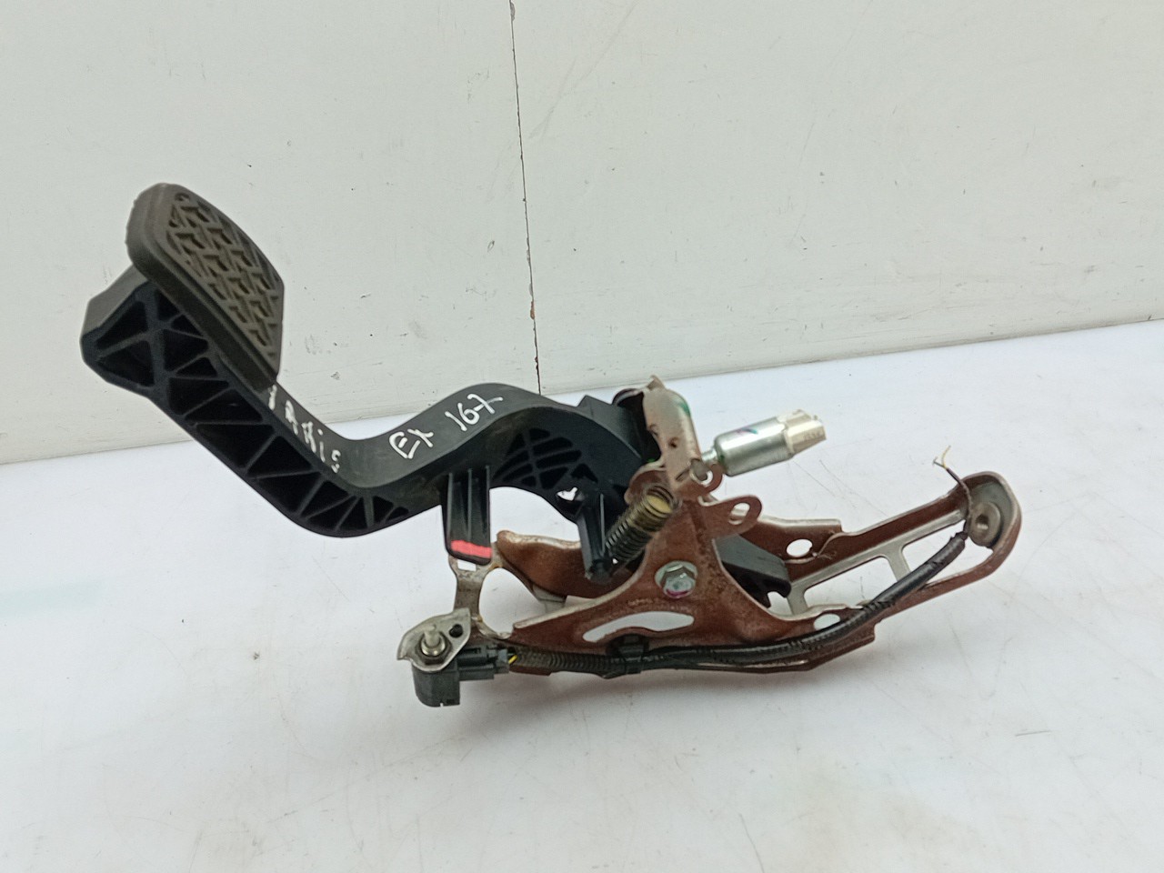 Pedal da embraiagem TOYOTA Yaris (_P13_) Imagem-1