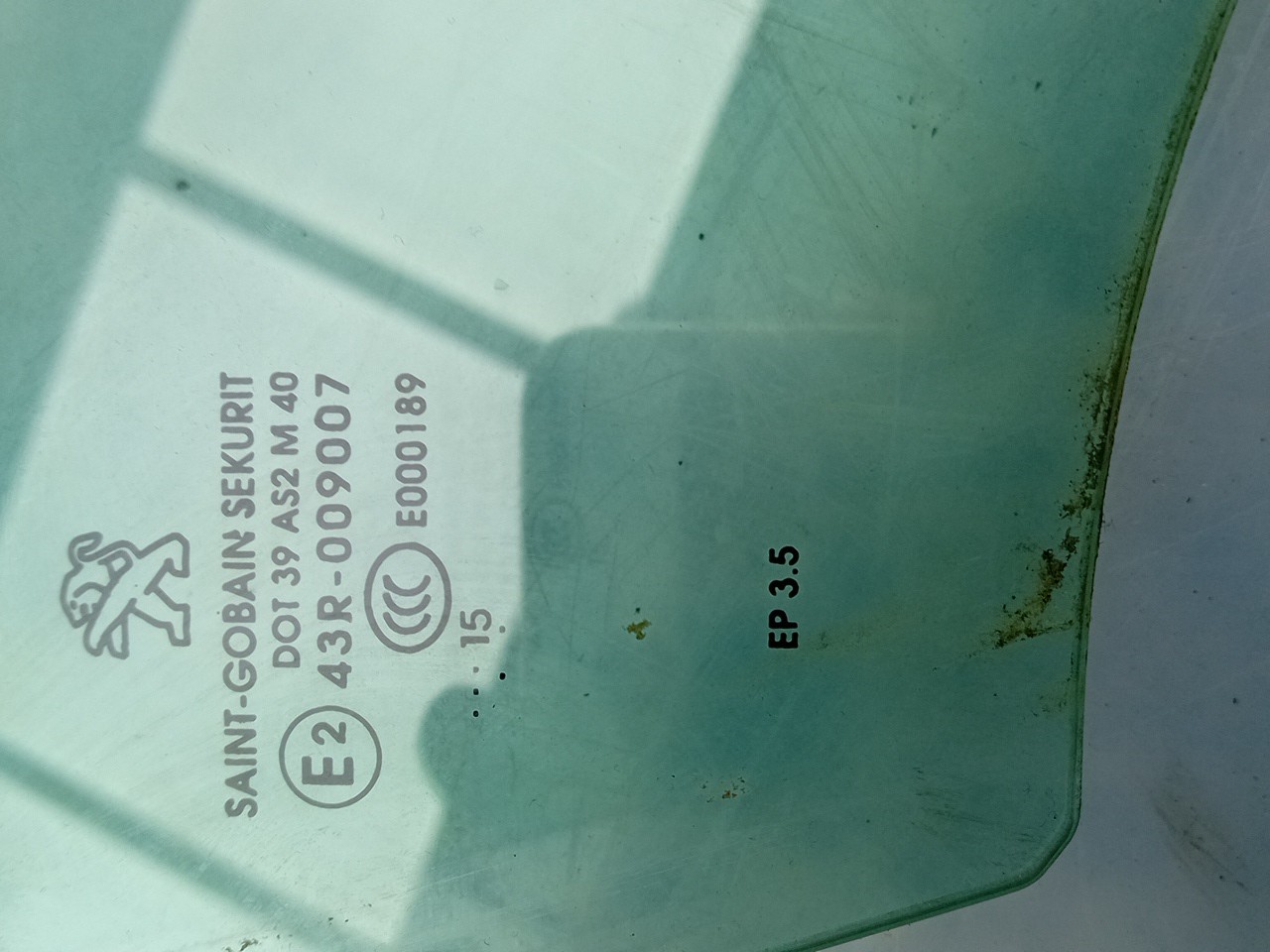 Right front door glass PEUGEOT 308 SW II Imagem-1