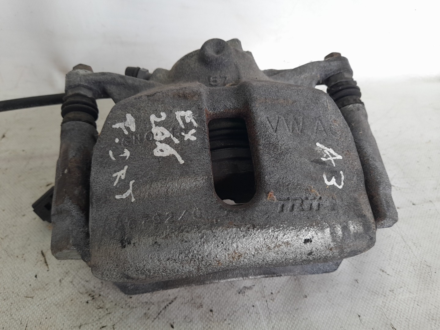 Étrier de frein avant Droite