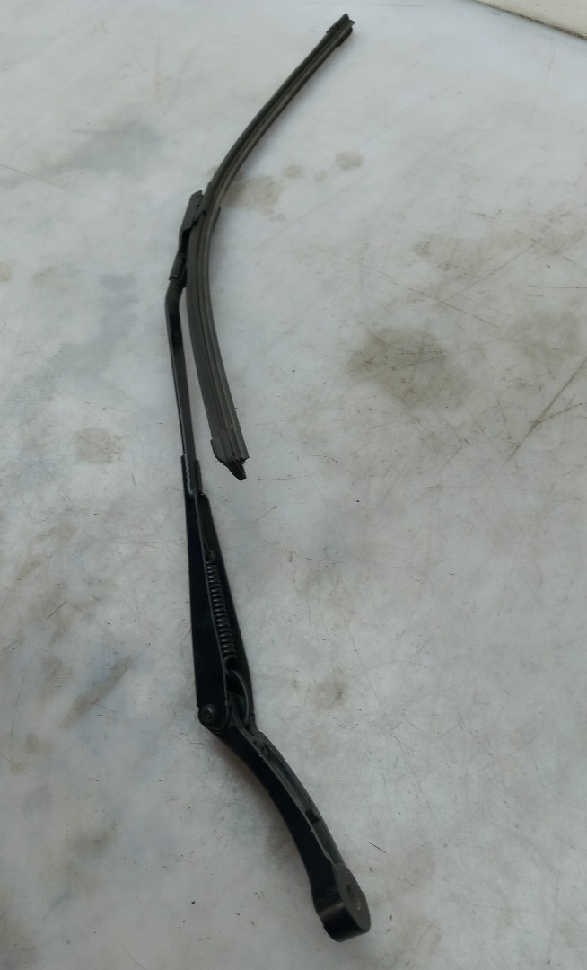 Windscreen wiper arm Left front