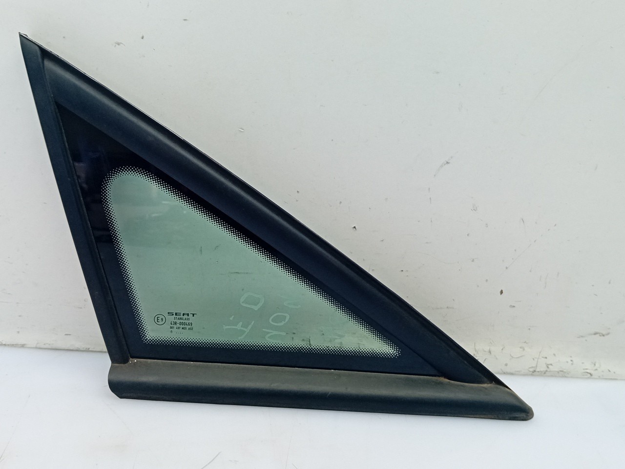 Vitre triangulaire avant Droite