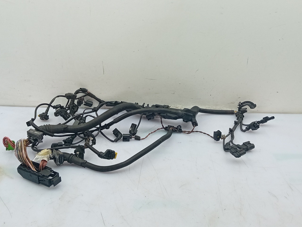 Engine electrical installation / engine wiring