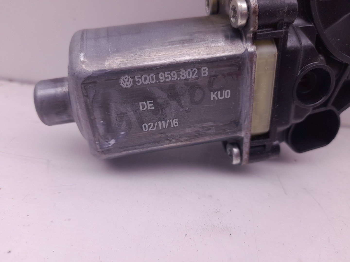 Moteur lève-vitre avant gauche AUDI A3 Sportback (8VA, 8VF) Imagem-1