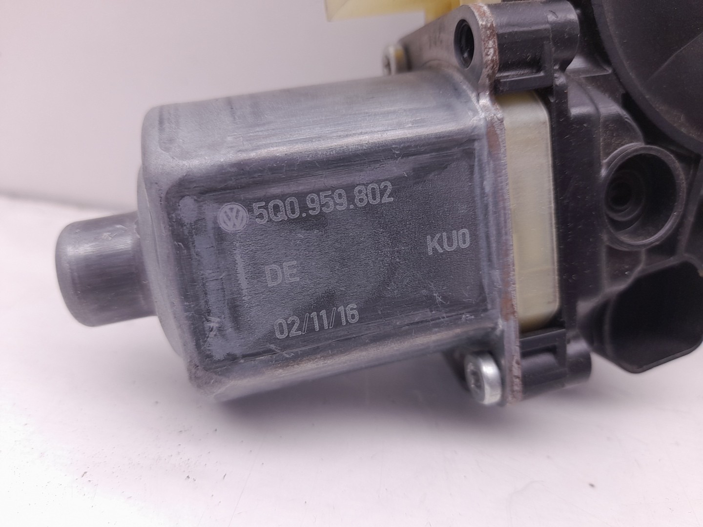 Moteur lève-vitre arrière Droite AUDI A3 Sportback (8VA, 8VF) Imagem-1