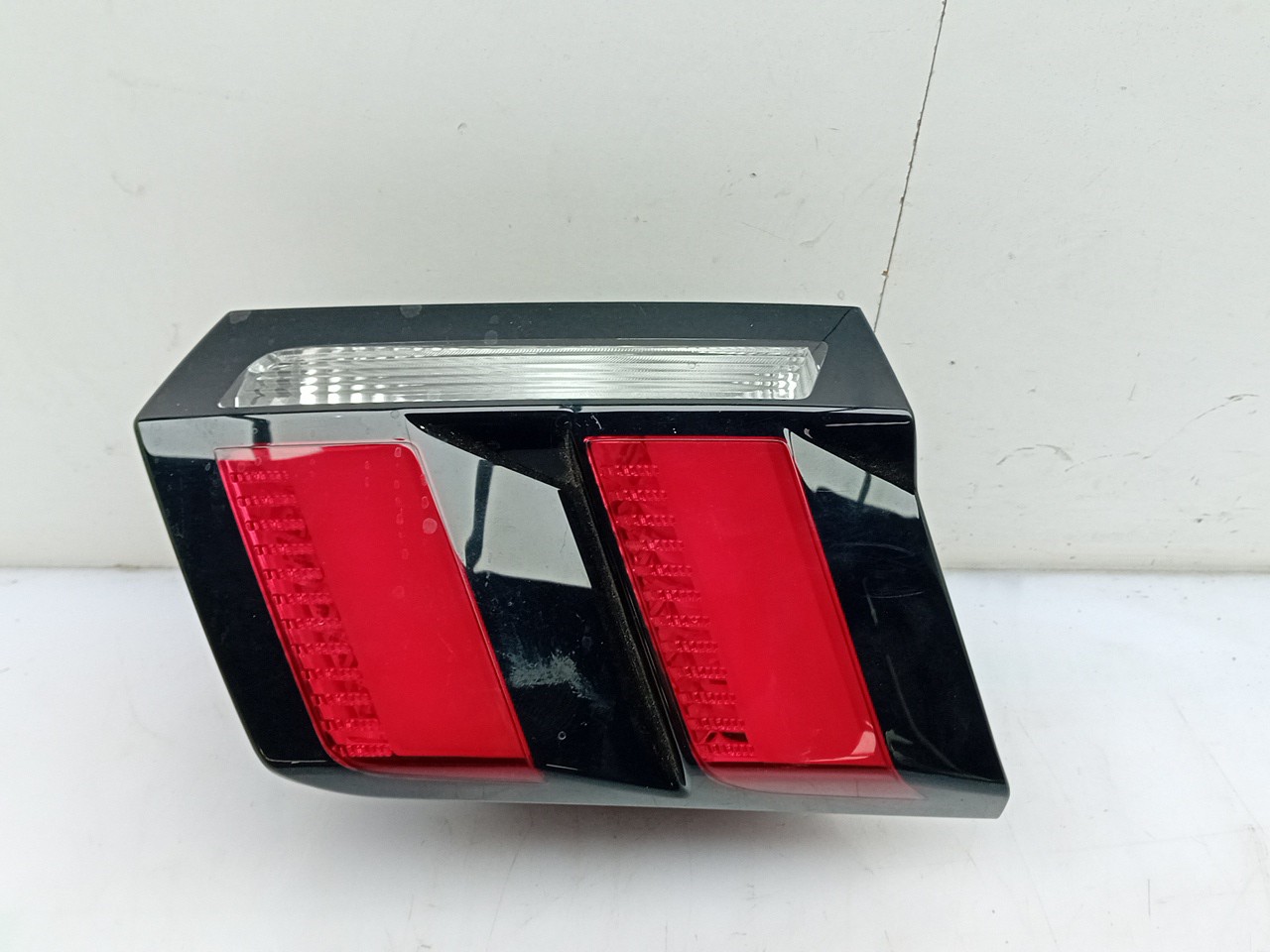 Left Tailgate light  PEUGEOT 3008 II (M_) Imagem-1