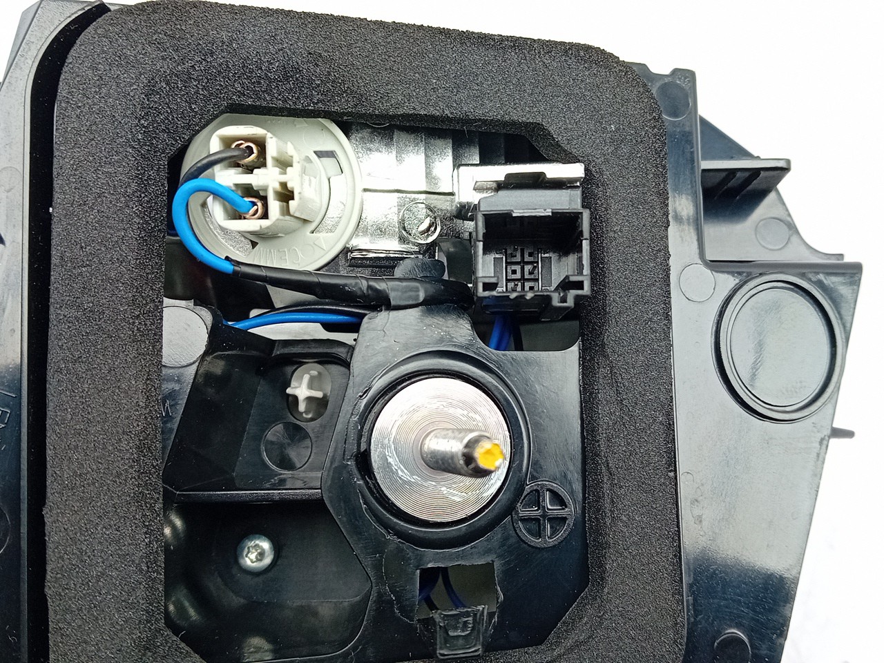 Left Tailgate light  PEUGEOT 3008 II (M_) Imagem-3