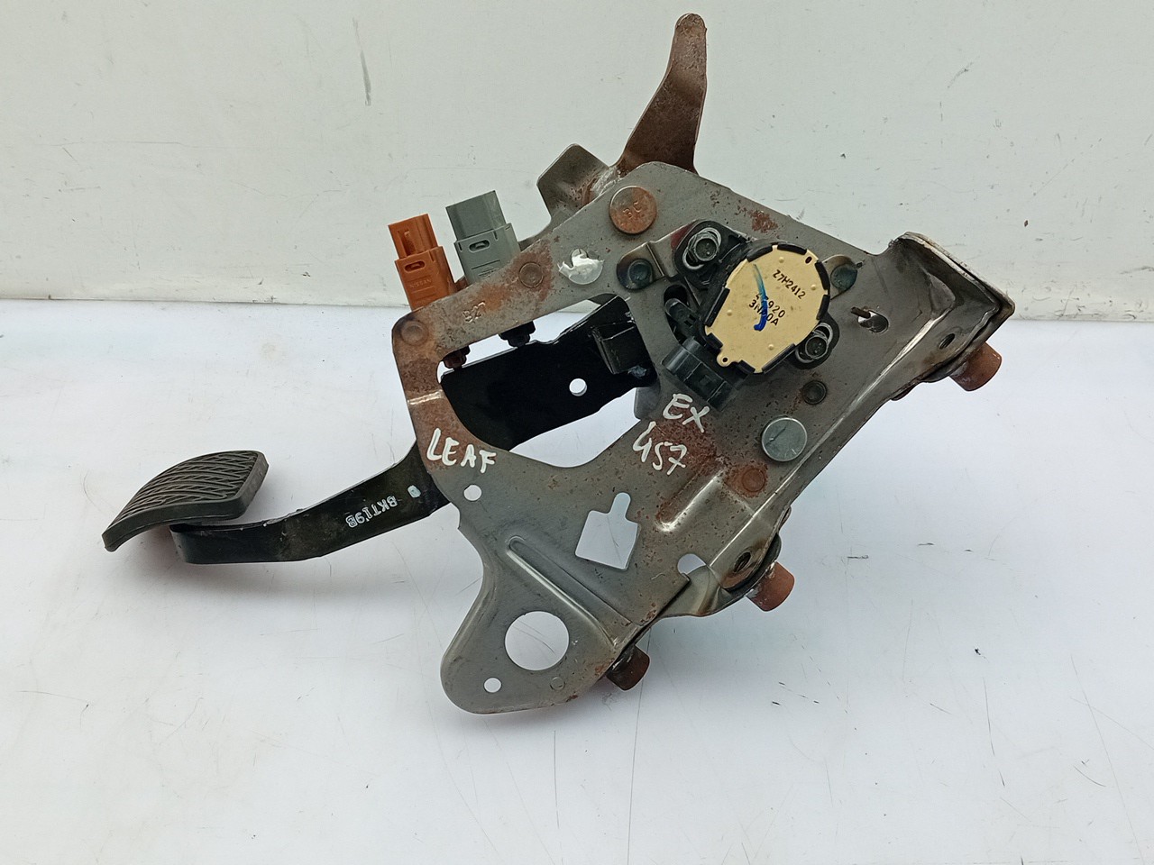 Clutch Pedal NISSAN Leaf EV (ZE1) Imagem-1