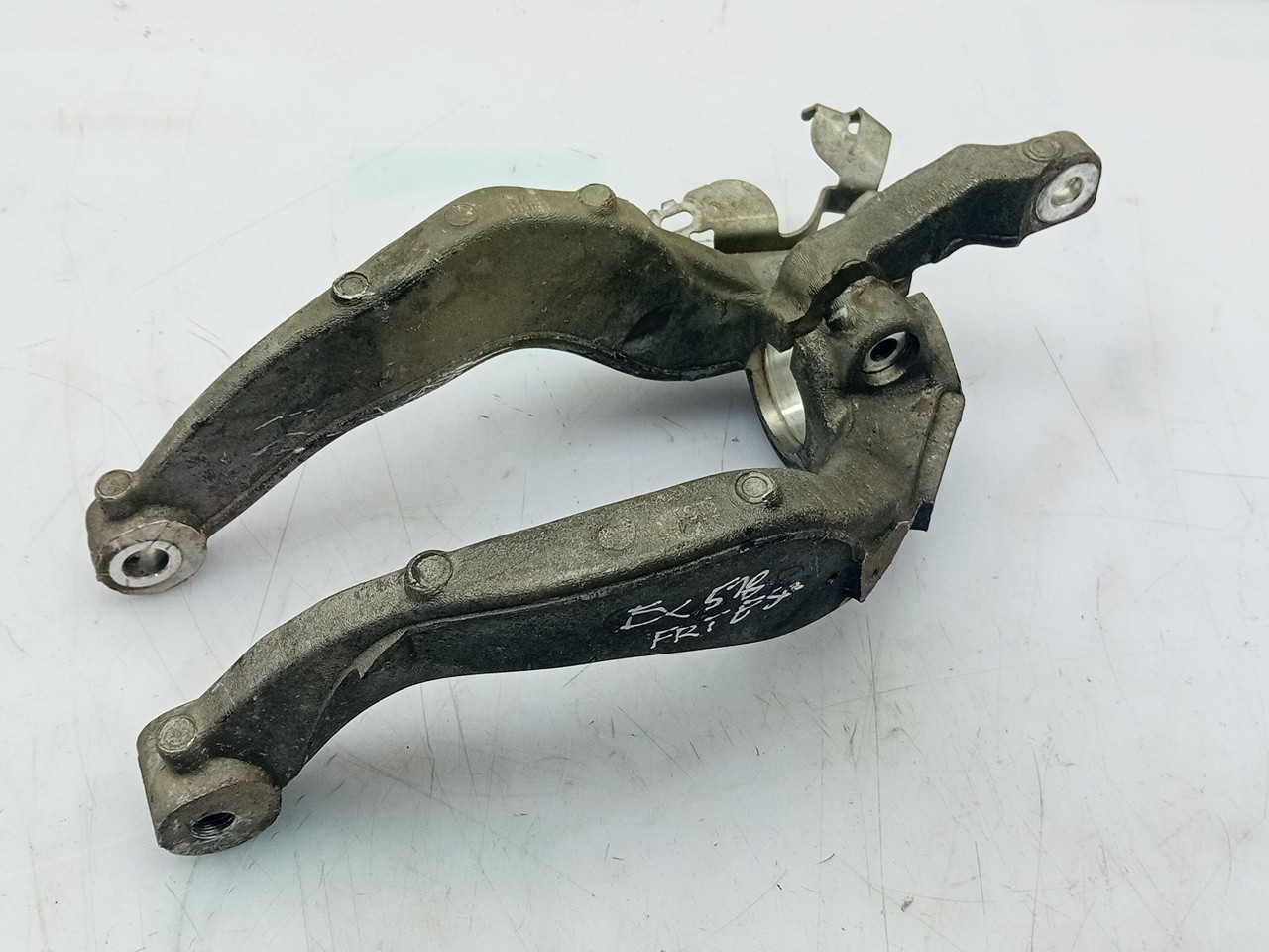 Left front suspension arm VOLVO V60 II (225) Imagem-1