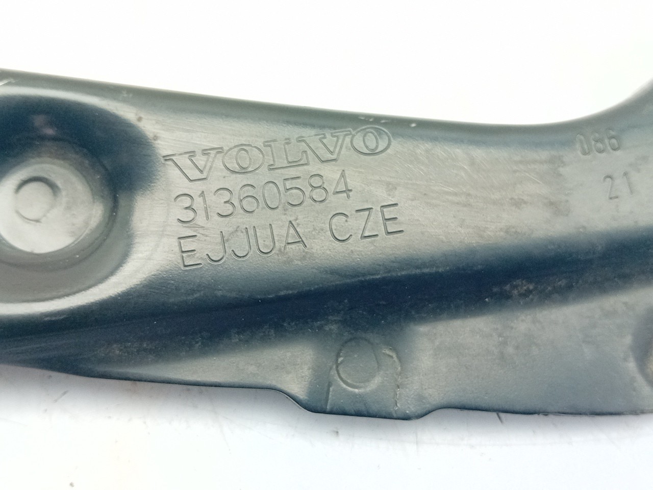 Left front suspension arm VOLVO V60 II (225) Imagem-2