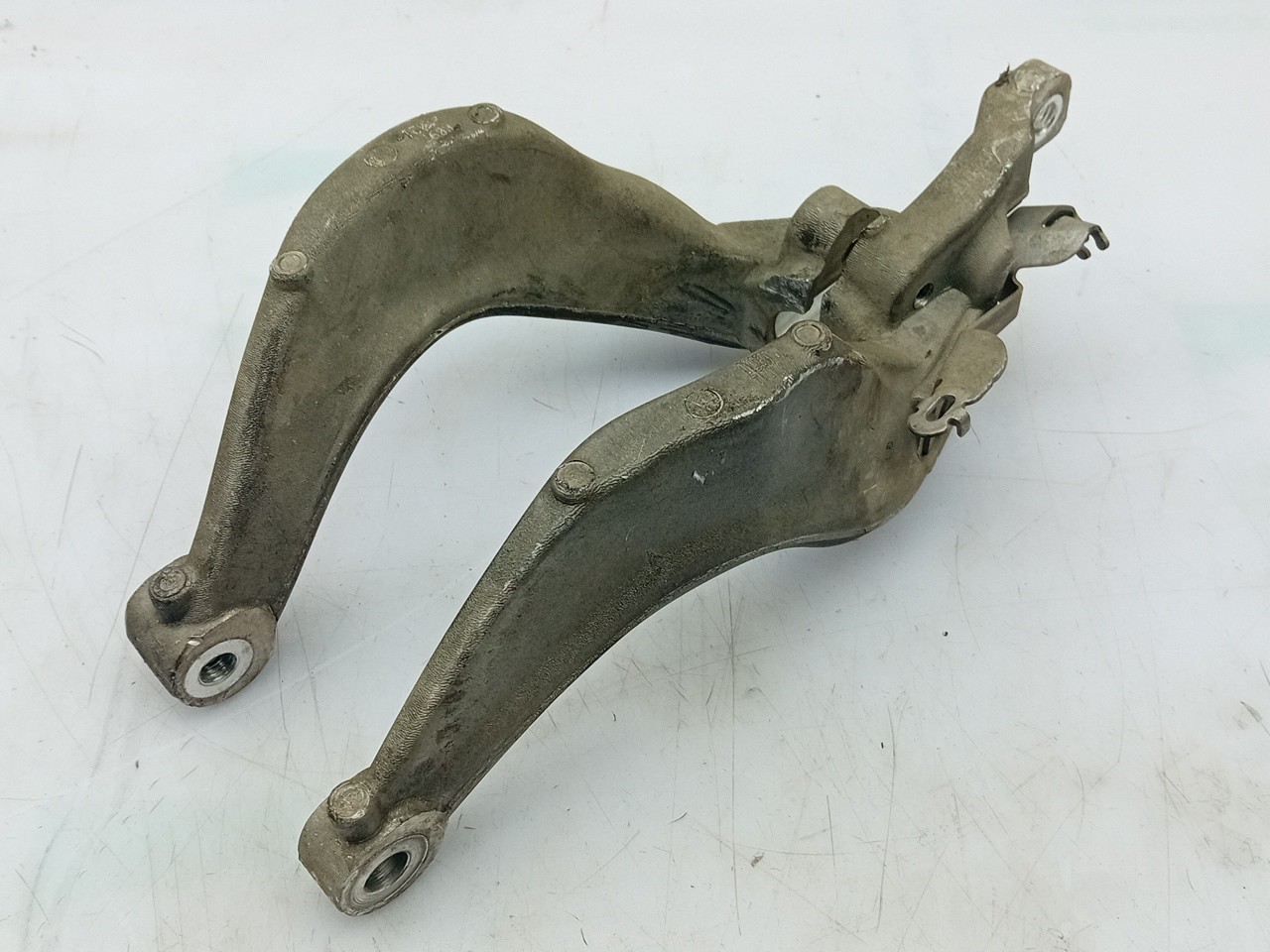 Brazo suspensión delantero derecho VOLVO V60 II (225) Imagem-1
