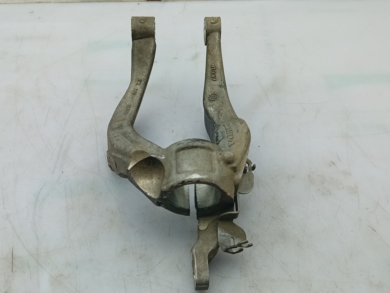 Brazo suspensión delantero derecho VOLVO V60 II (225) Imagem-2