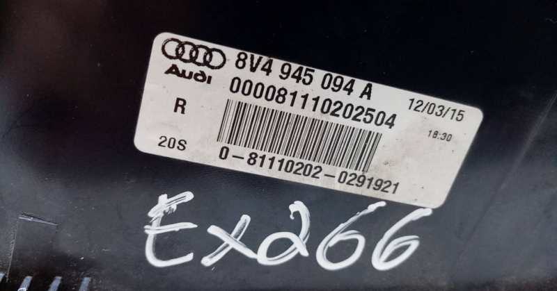 Farolim da mala direito AUDI A3 Sportback (8VA, 8VF) Imagem-1