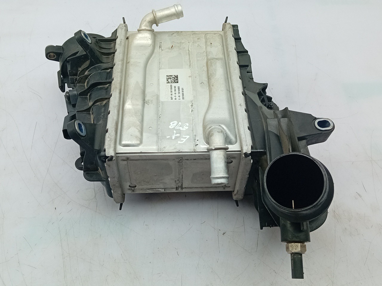 Radiador del intercooler VOLVO V60 II (225) Imagem-1