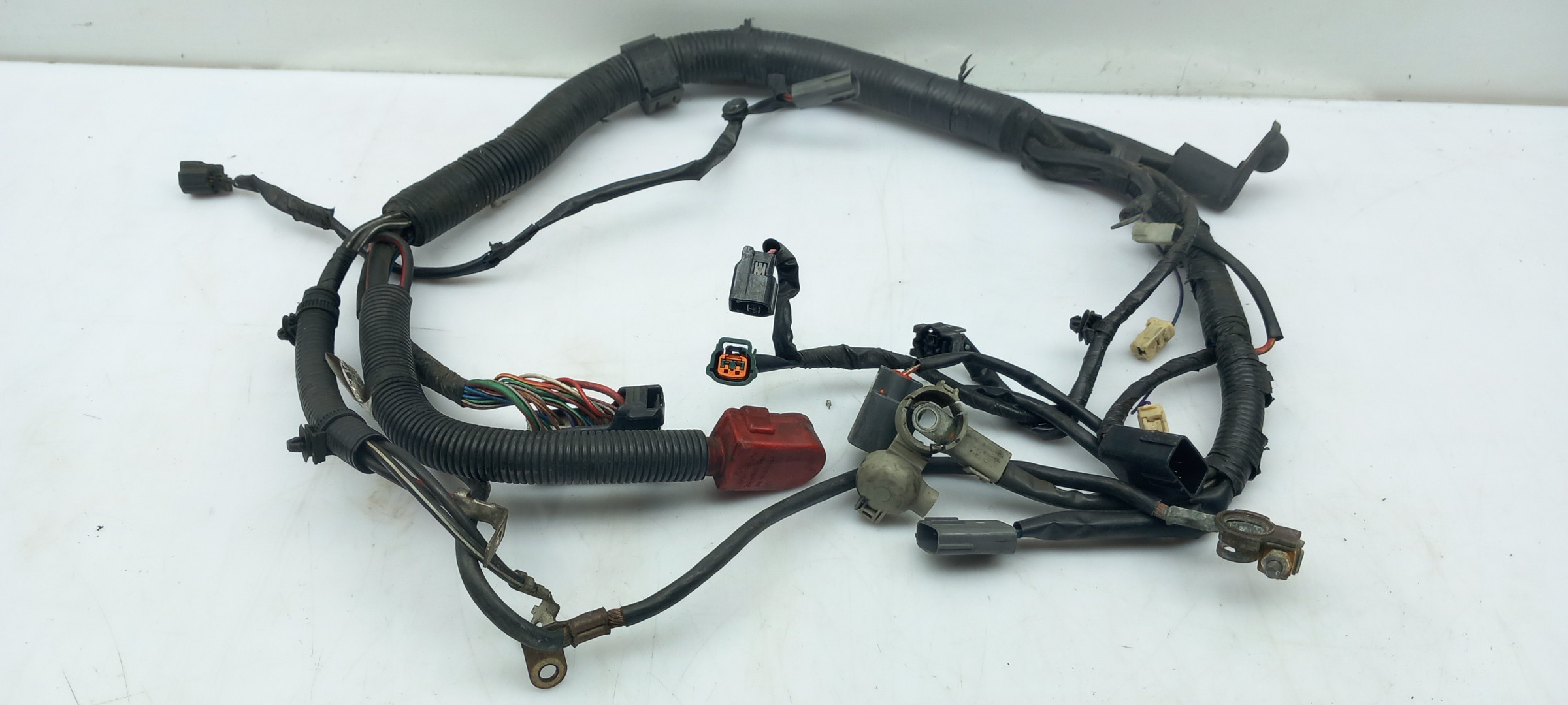 Engine electrical installation / engine wiring