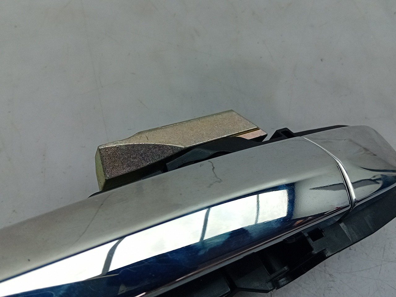 Poignée de porte arrière gauche NISSAN Leaf EV (ZE1) Imagem-1