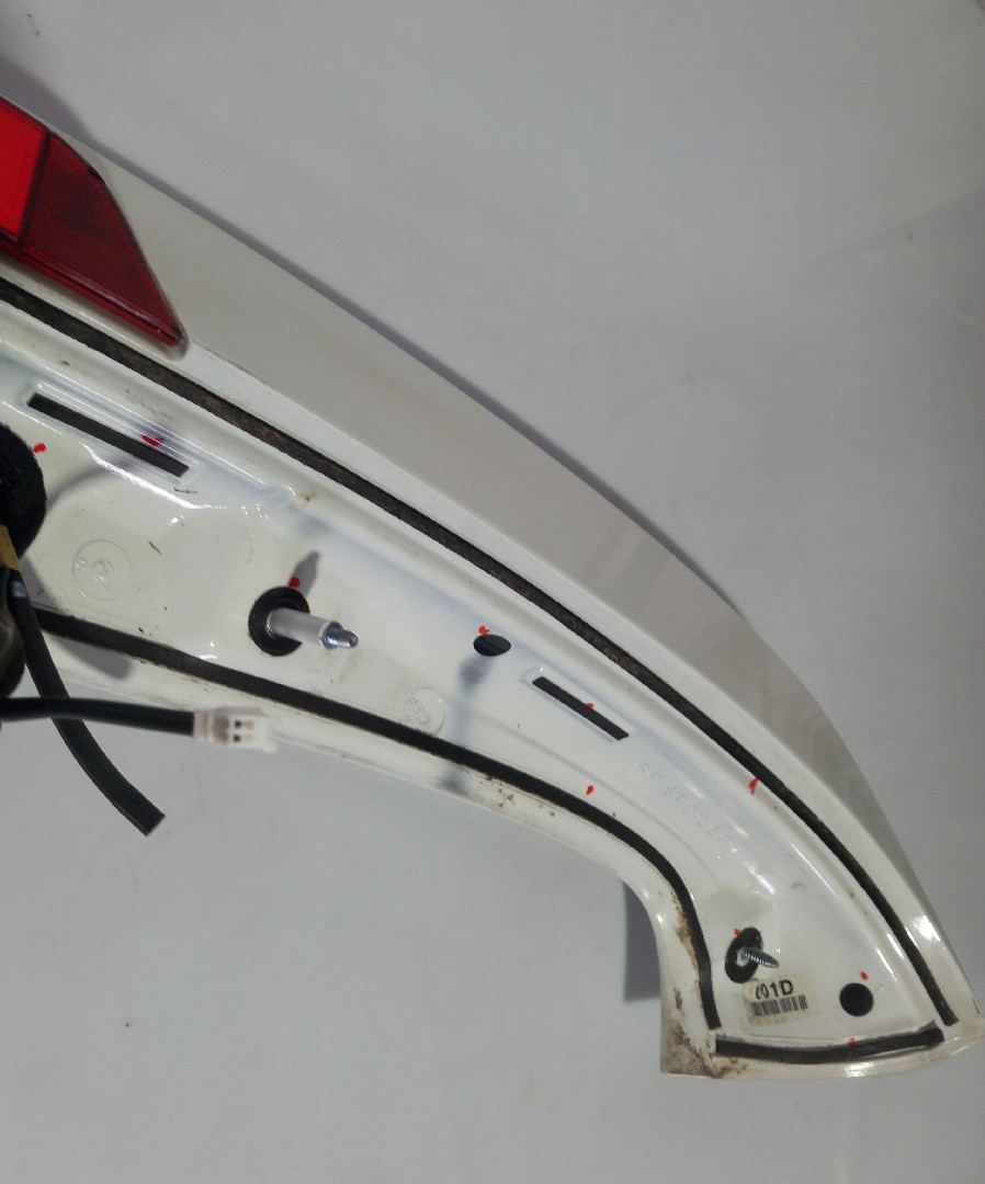 Spoiler / aileron da tampa da mala KIA Carens IV Imagem-3
