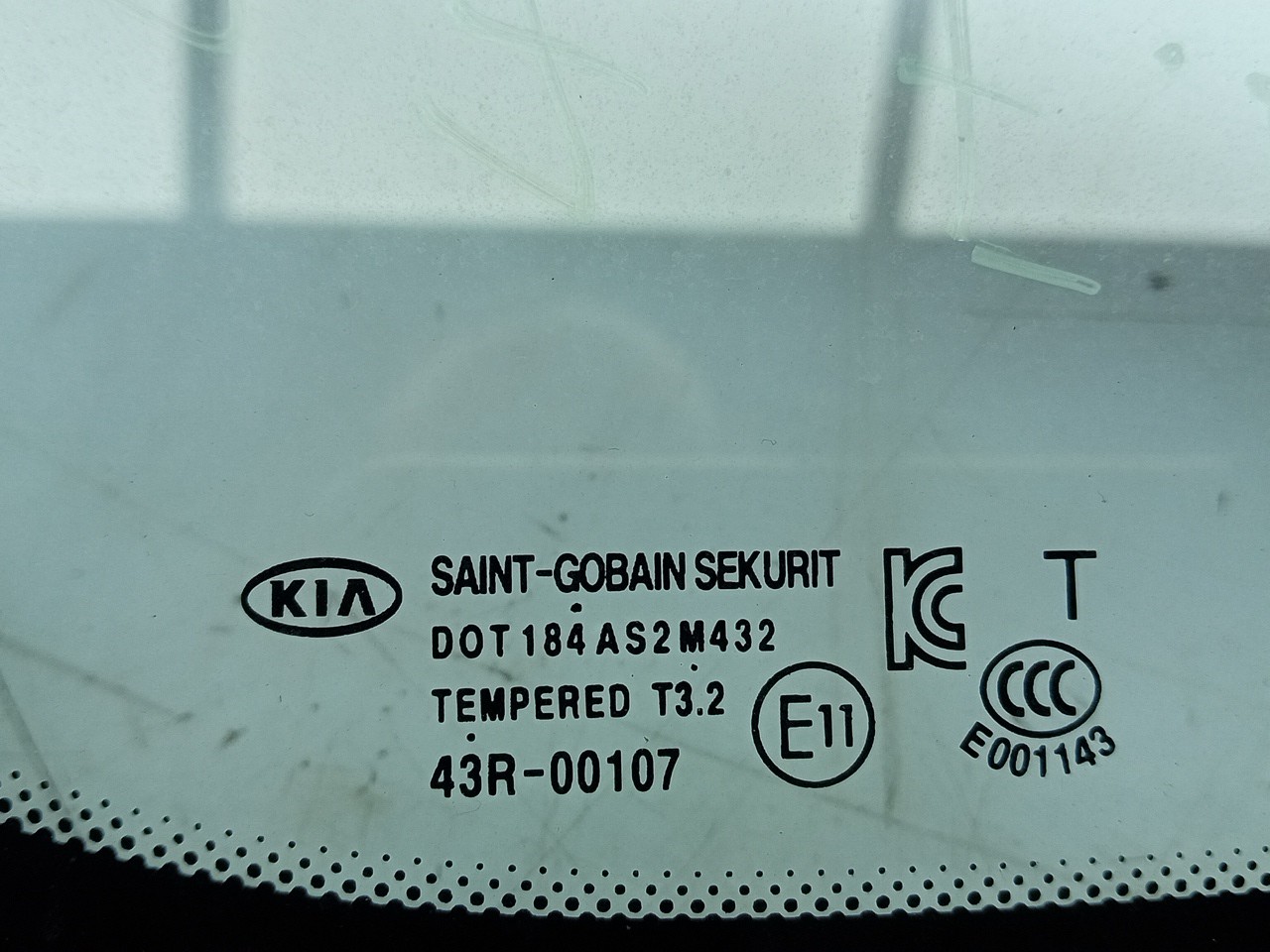 Right front triangle window KIA Carens IV Imagem-2