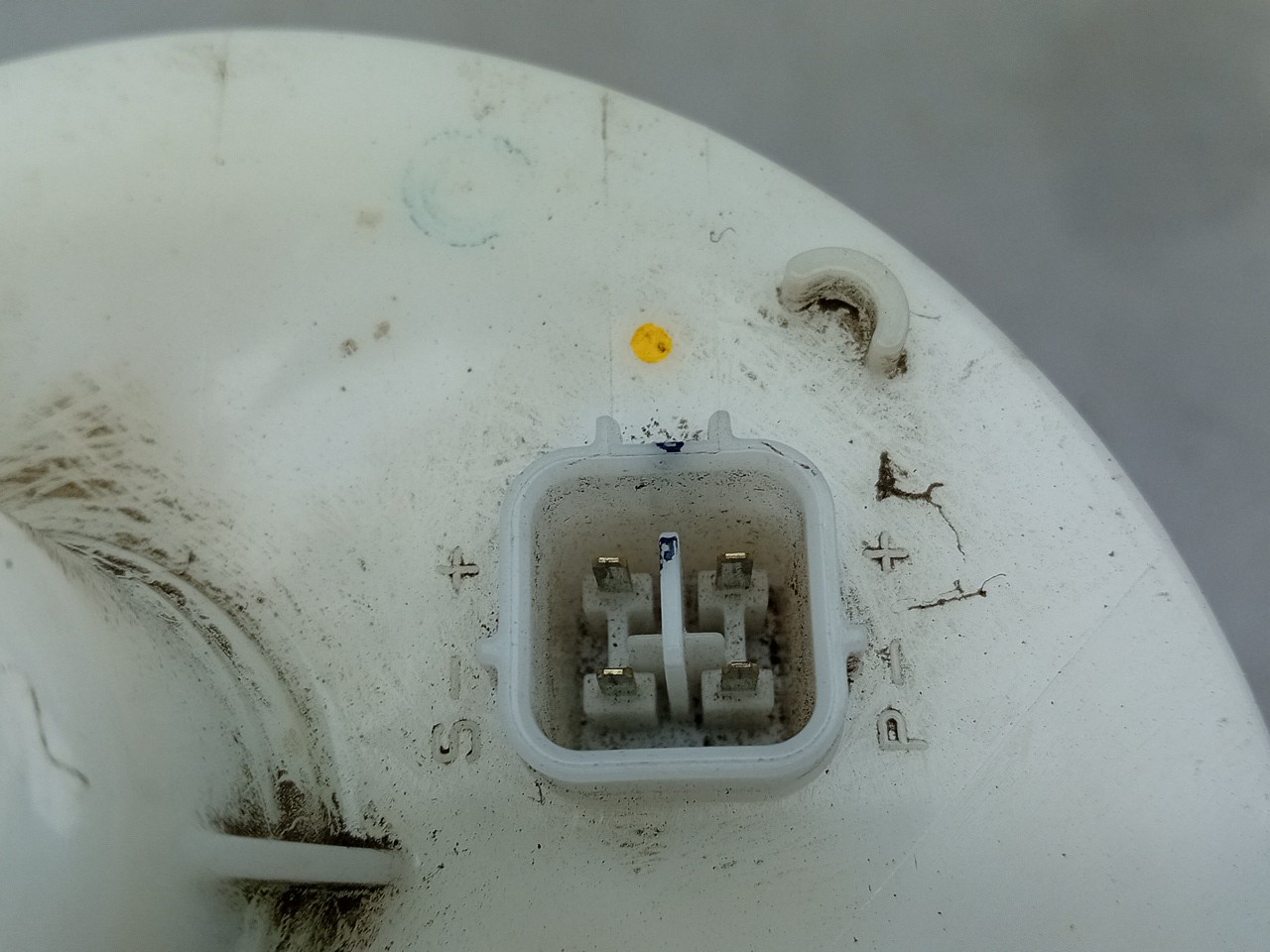 Pompe à carburant KIA Carens IV Imagem-2