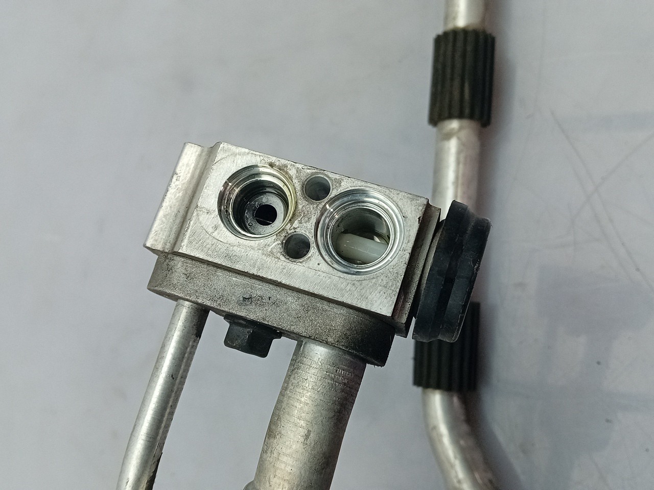 AC pipe KIA Carens IV Imagem-1