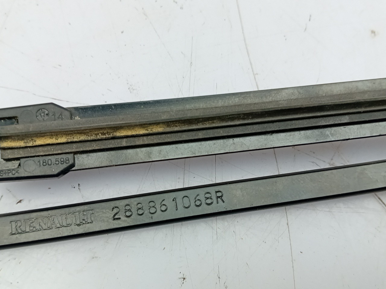 Windscreen wiper arm Right front RENAULT Megane IV Grandtour (K9A/M_) Imagem-2