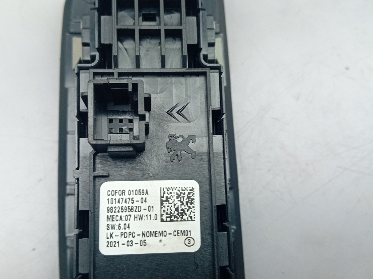 Mando / interruptor elevalunas delantero izquierdo PEUGEOT 508 II Imagem-3